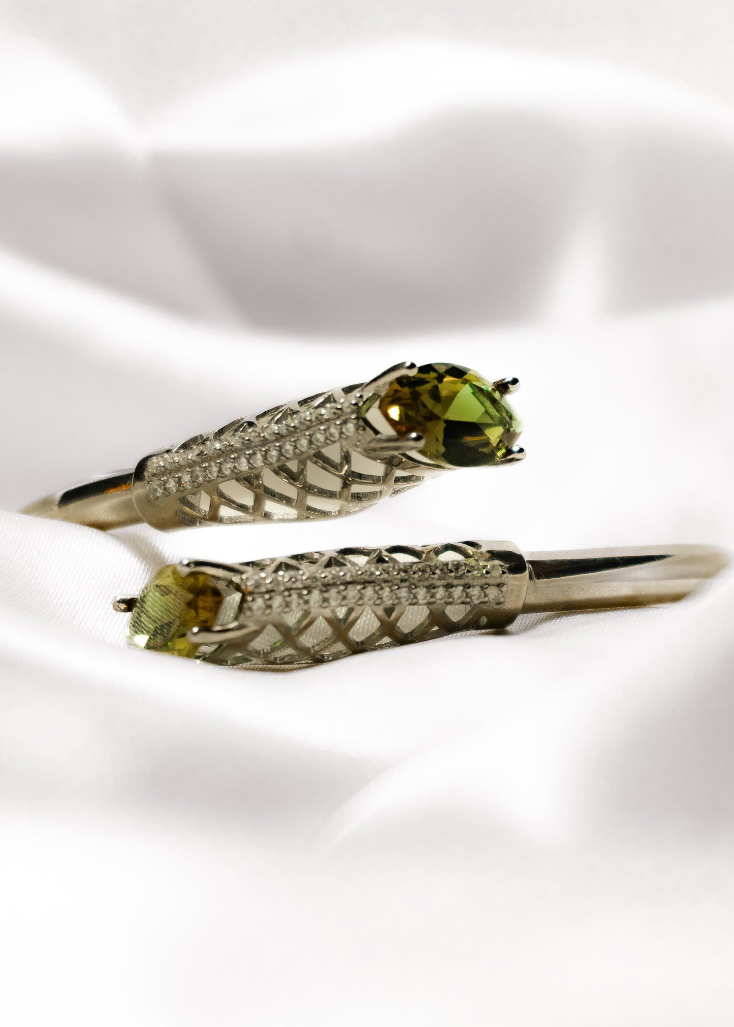 Sultan’s Gaze Color Changing Bangle