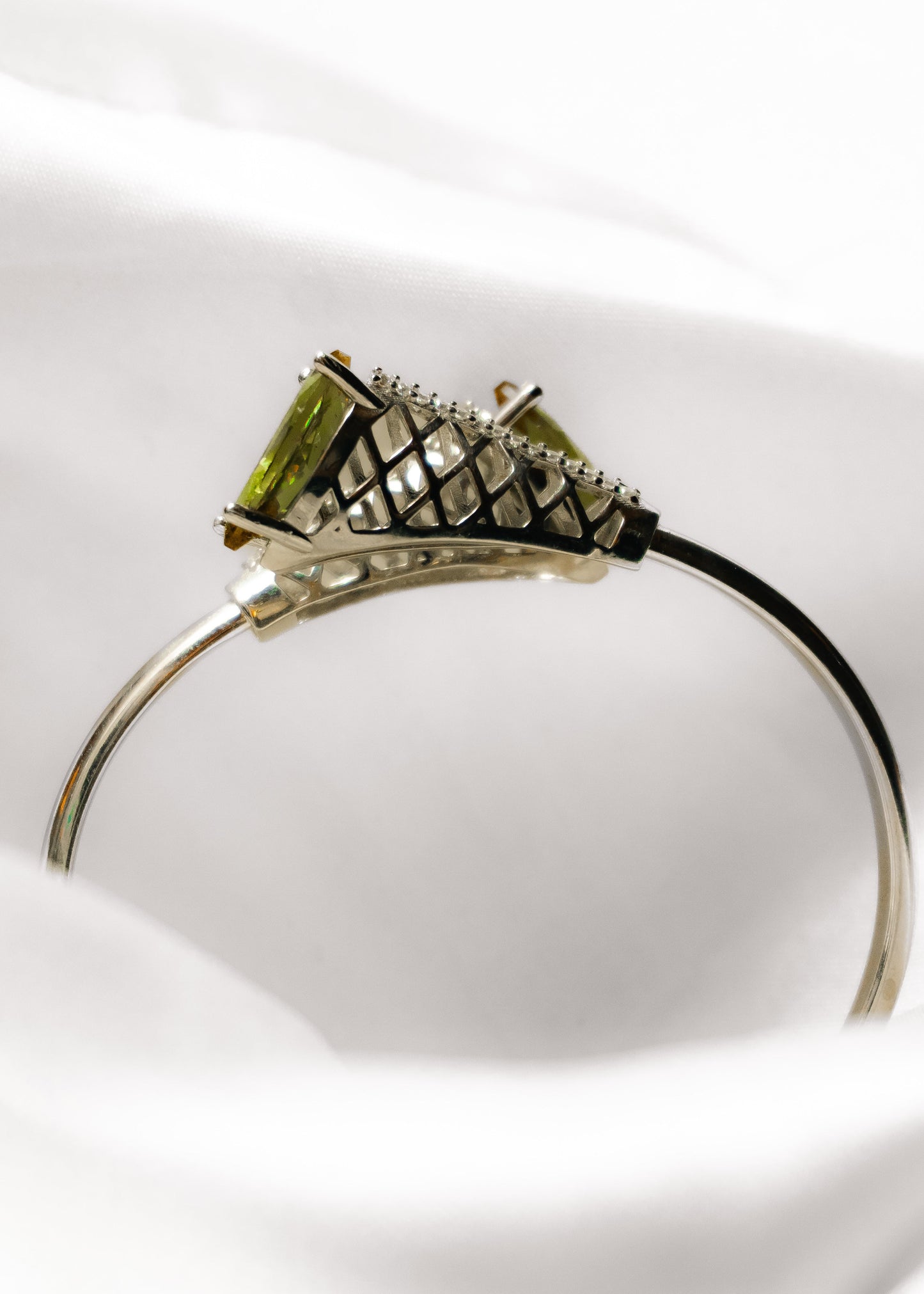 Sultan’s Gaze Color Changing Bangle