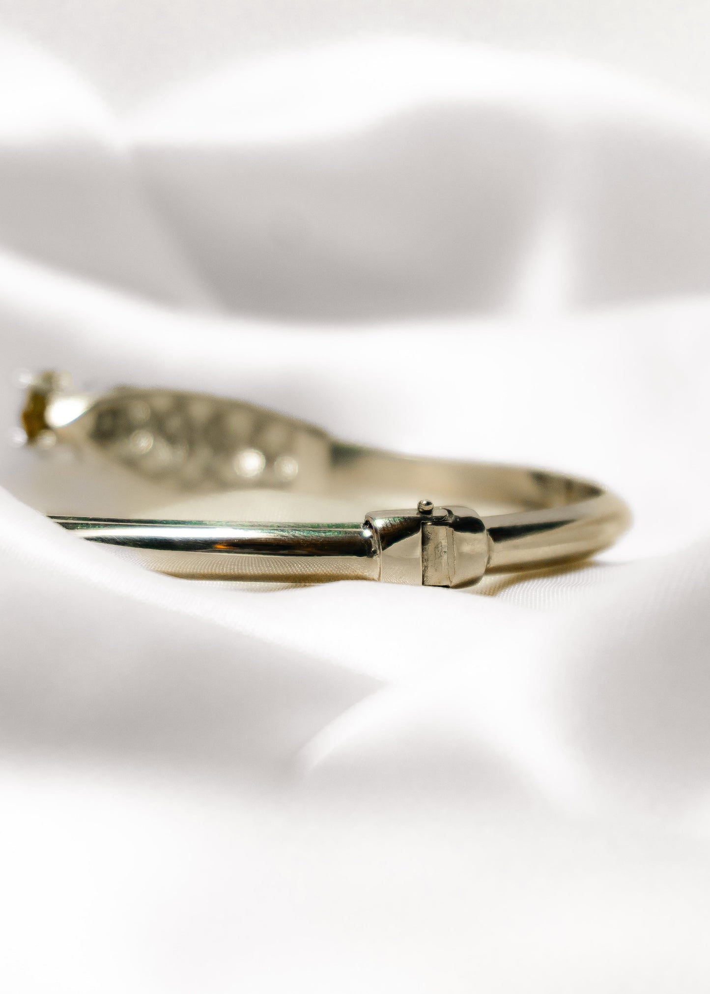 Sultan’s Gaze Color Changing Bangle