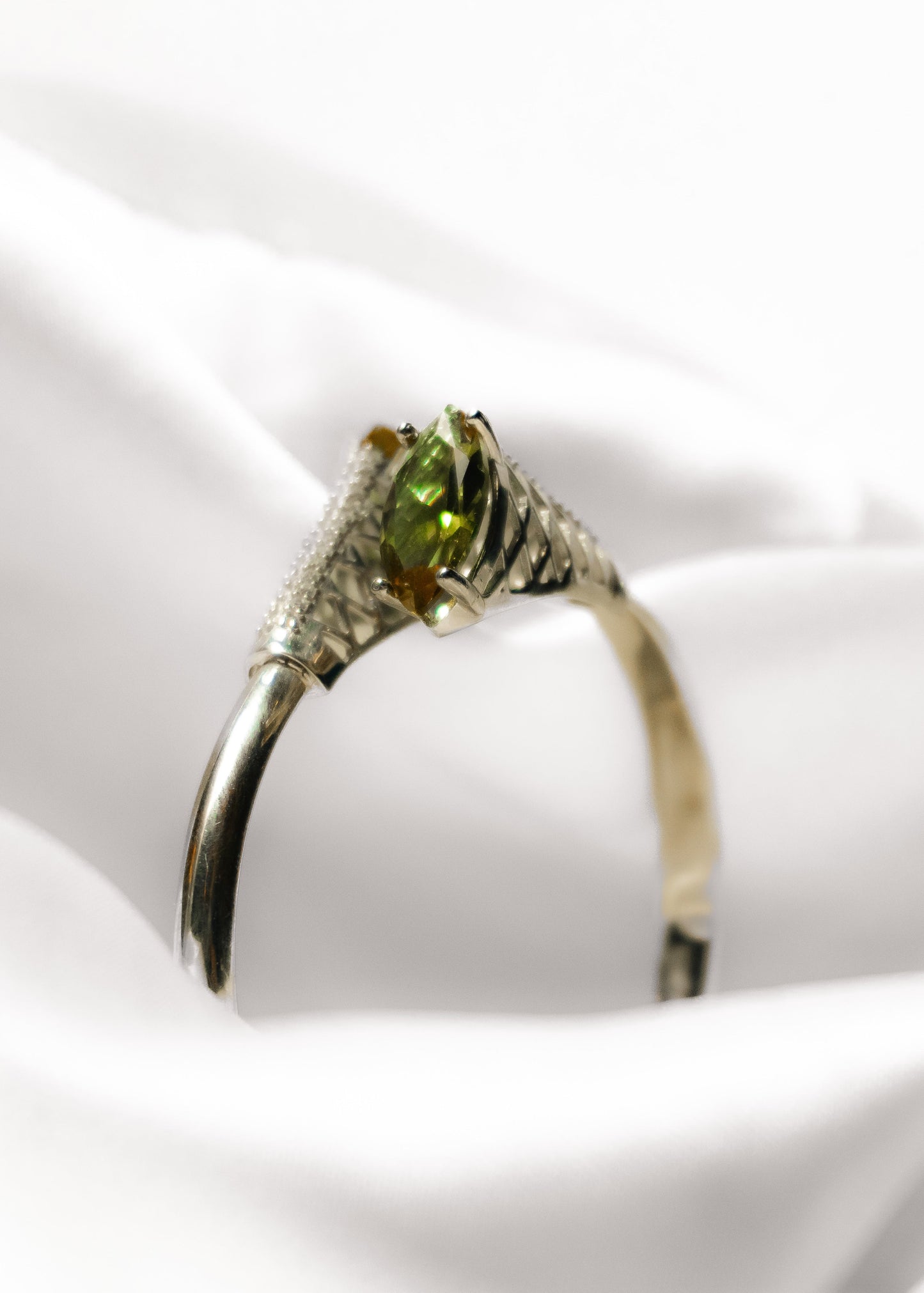 Sultan’s Gaze Color Changing Bangle
