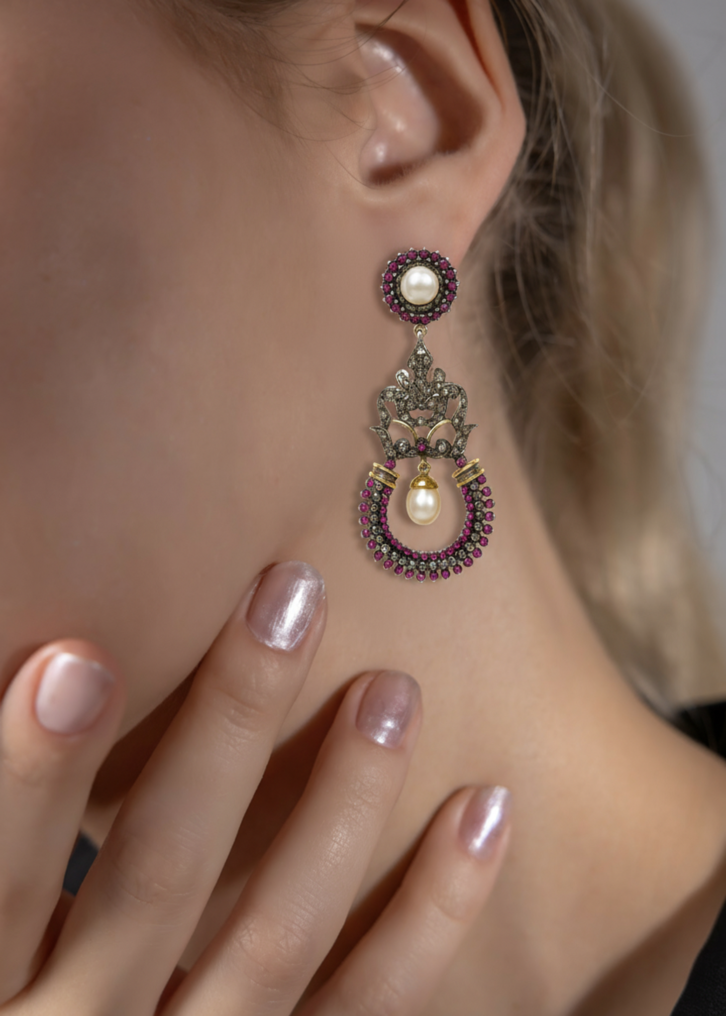 Mughal Pearl Radiance Pendant Set