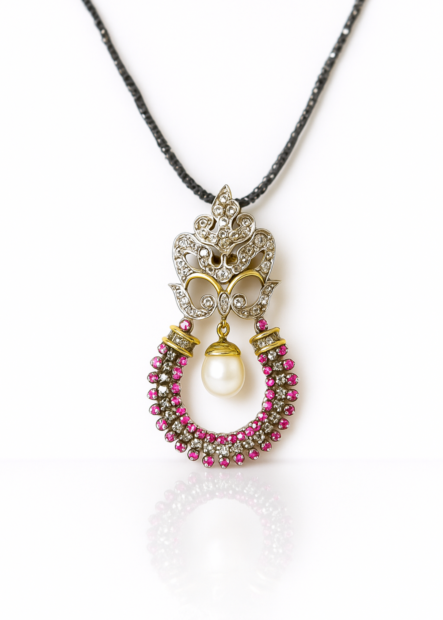 Mughal Pearl Radiance Pendant Set
